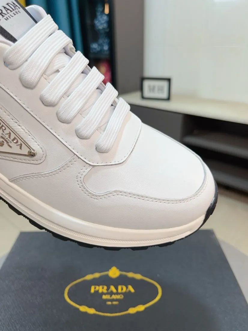 Men's shoes 💰420🌹🌹High-quality new Prada counters are launched simultaneously. The new men's shoes and 😘fabrics are selected from imported mesh and glue-spraying technology. Imported cowhide lining. 👍🏿High-end☄️Open-molded non-slip rubber outsole, exquisite lines, simple and elegant, comfortable and high-end for leisure travel. Code number: 38 to 44